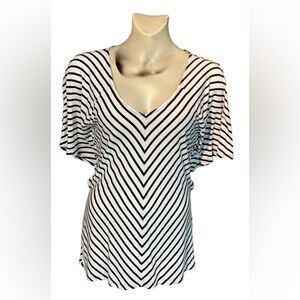 🤩White House Black Market Black and White Peek-A-Boo Sleeve Top Sz. Large🤩